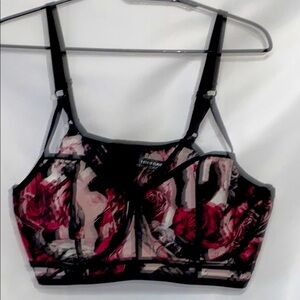 TORRID CURVES WO SIZE 4(42DD, 44D, 46C) BLACK FLORAL UNDERWIRE SHEER STRAPPY BRA